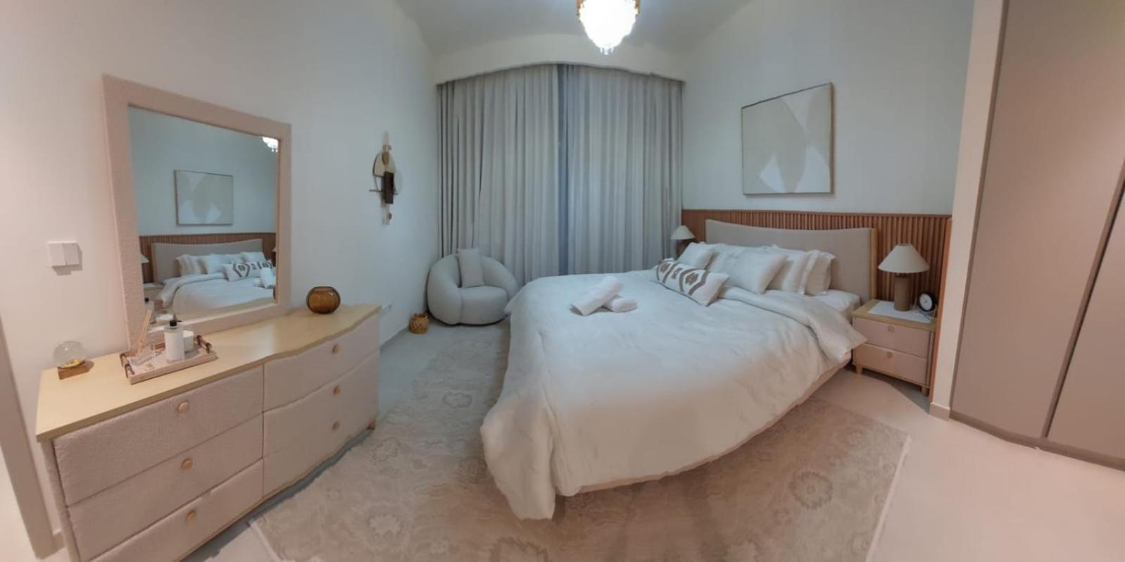 Modern 2br At Creek Palace, Scenic Views &comfort *