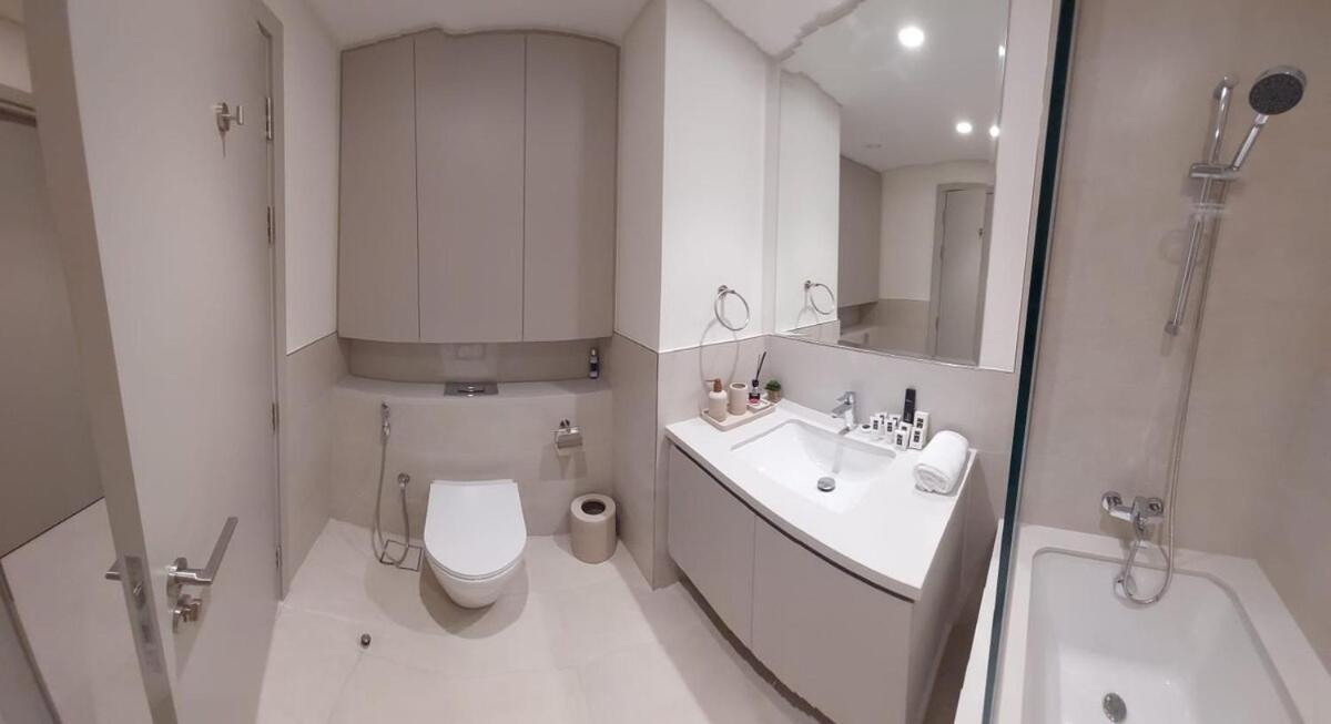 Modern 2br At Creek Palace, Scenic Views &comfort * Dubai