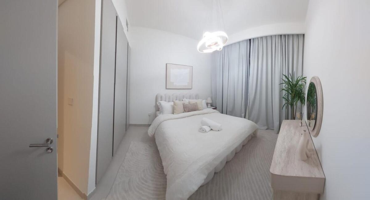 Apartment Modern 2br At Creek Palace, Scenic Views &comfort Dubai